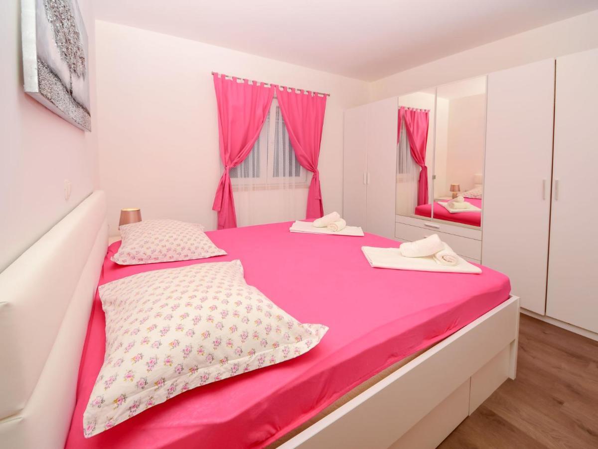 Holiday Home Lara By Interhome โอมิช ภายนอก รูปภาพ